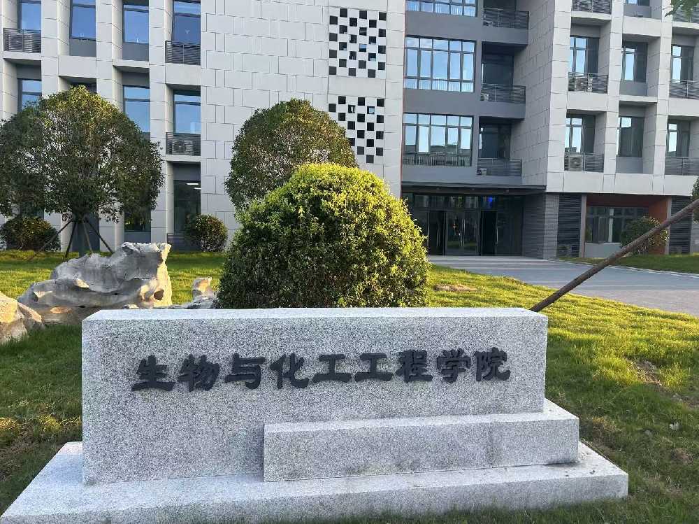 信阳市扬州职业大学体育场高杆灯项目